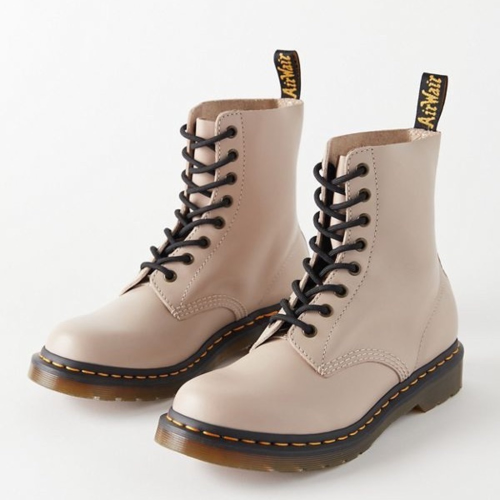 DR MARTENS BOOTS